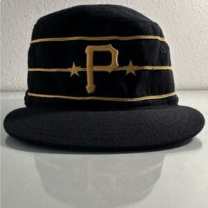 Pittsburgh Pirates Hat Cap Fitted Mens 7 3/8 Black Yellow MLB Baseball Pillbox